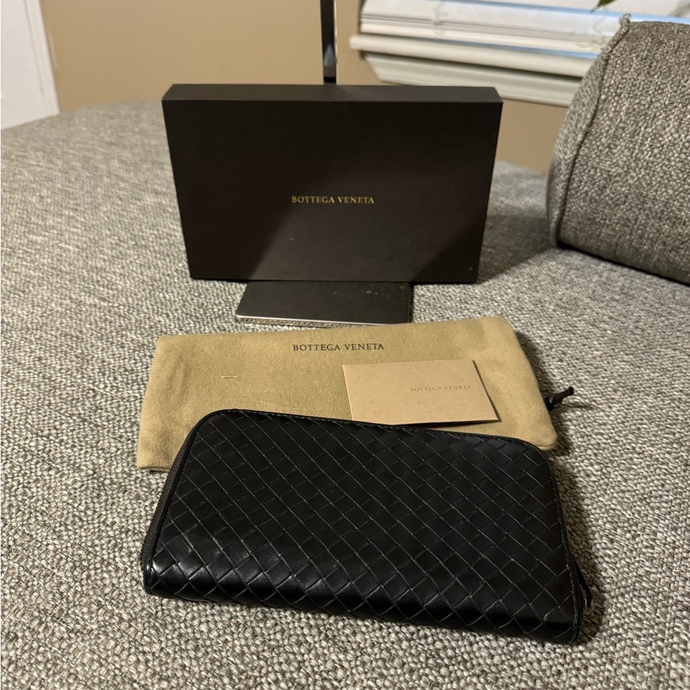 EUC BOTTEGA VENETA Nappa Intrecciato Zip Around Wallet BLACK